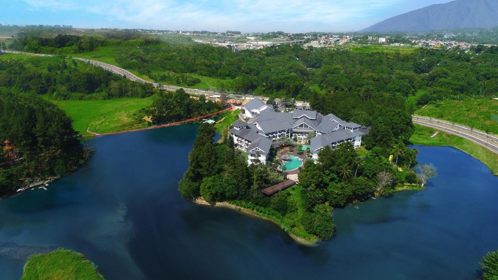 Lido Lake Resort By Mnc Hotel Богор Экстерьер фото